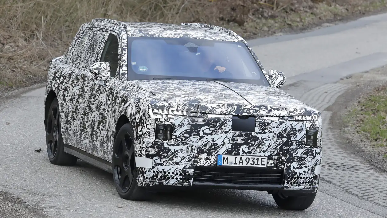 Rolls-Royce electric SUV spy shot-front quarter