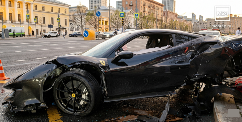 Russian rapper Navai crashes his Ferrari 488 Pista in Moscow - The