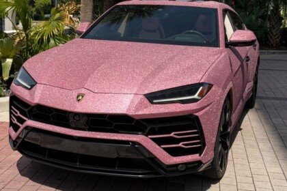 lamborghini urus in pink diamond
