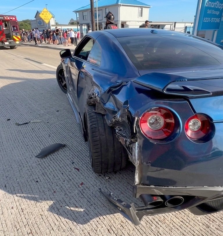 nissan gt-r crash