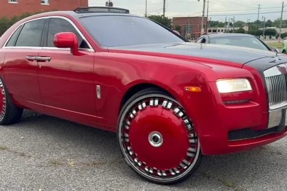 rolls-royce-ghost-with 30-in wheels