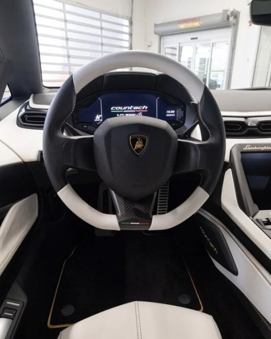 2022 Lamborghini Countach LPI 800-4