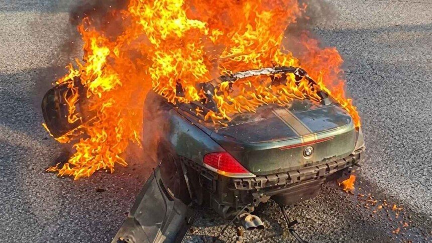 BMW 6 Series Convertible crash in singapore-1