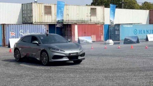 BYD's 900 hp Denza Z9 drifting