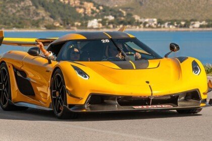 Koenigsegg Jesko Giallo Ana