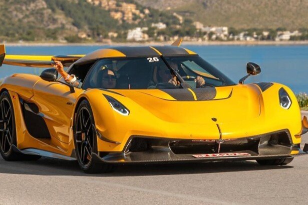 Koenigsegg Jesko Giallo Ana