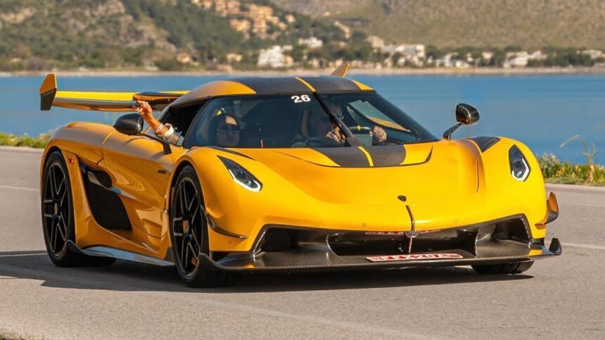 Koenigsegg Jesko Giallo Ana