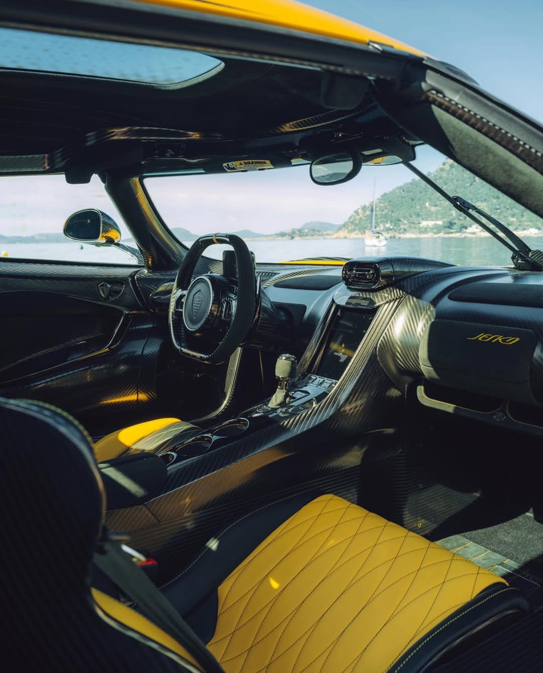 Koenigsegg Jesko Giallo Ana