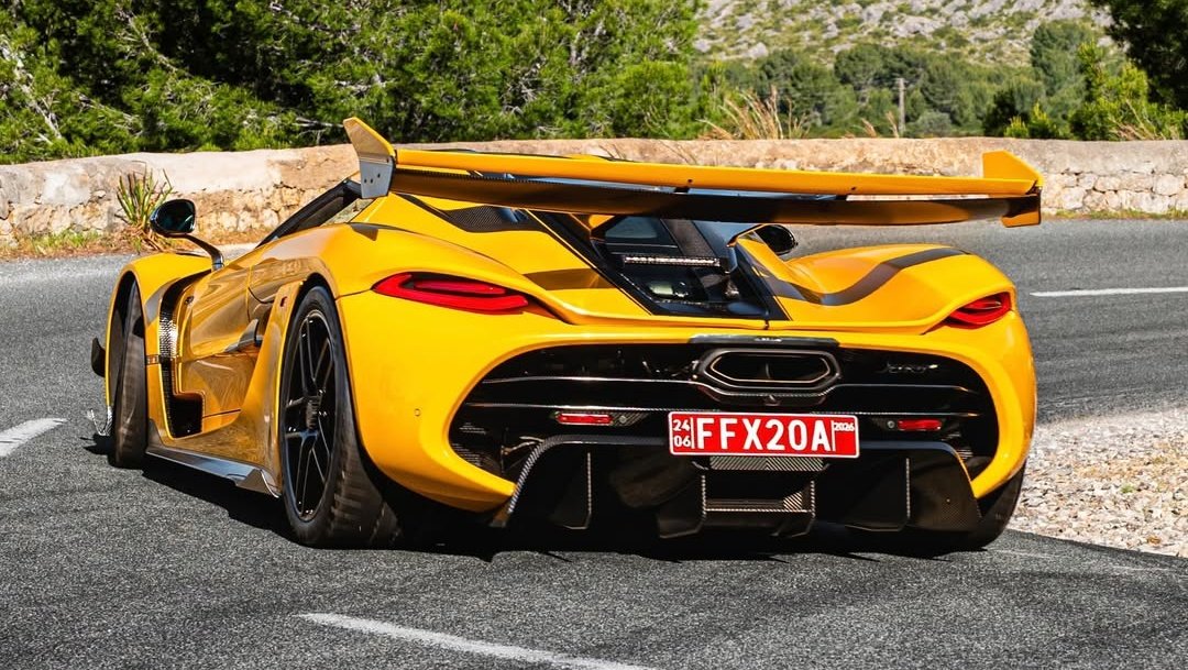 Koenigsegg Jesko Giallo Ana