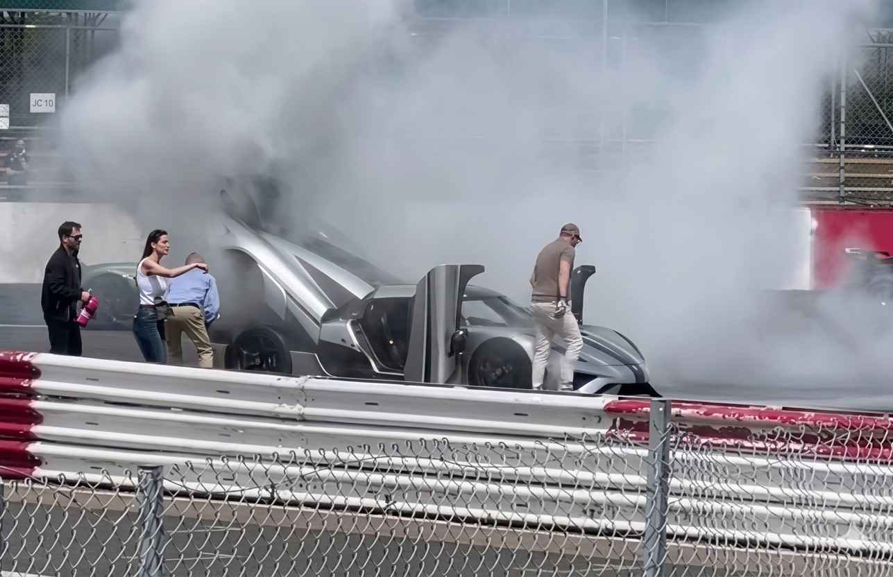Koenigsegg Regera caught fire during the SCD Secret Meet at Silverstone