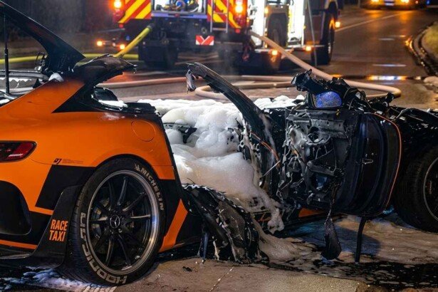 Mercedes AMG GT-R crash