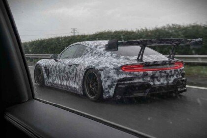 Xiaomi 2-door electric sports car (2)