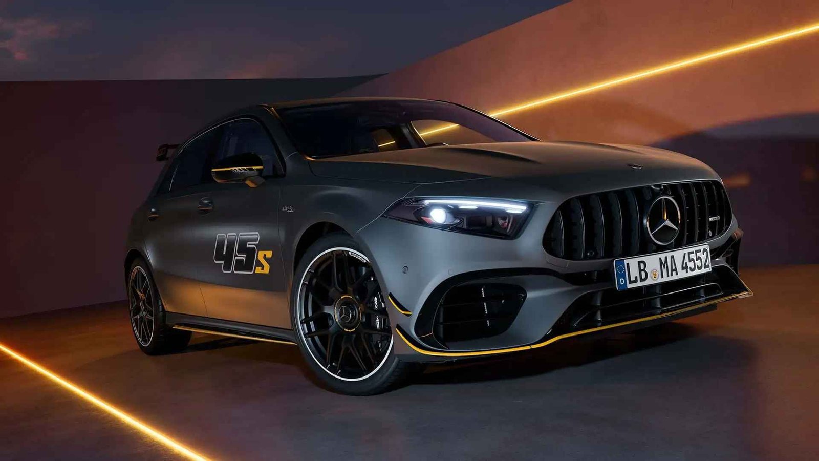 メルセデス・AMG 　Ａ４５Ｓ Mercedes-AMG A45 S retires with a tempting Final Edition - The