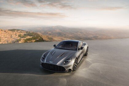 Aston Martin Vanquish 25