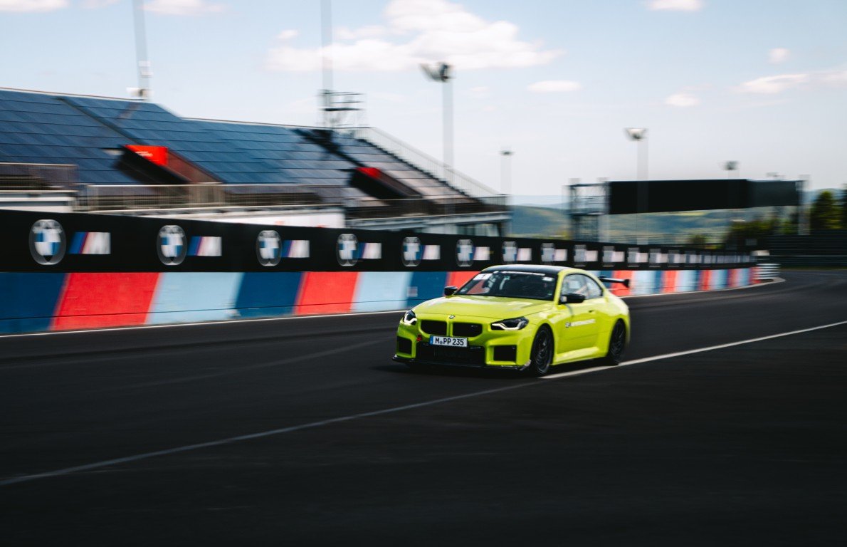 BMW M2 with M Performance Track Kit nurburgring record (1)