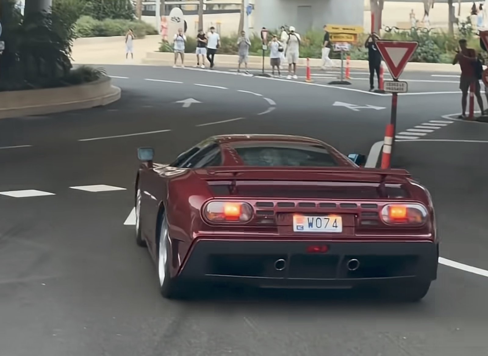 Fernando Alonso-Bugatti EB110 GT