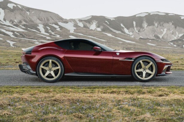 Ferrari 12Cilindri Manuale-1