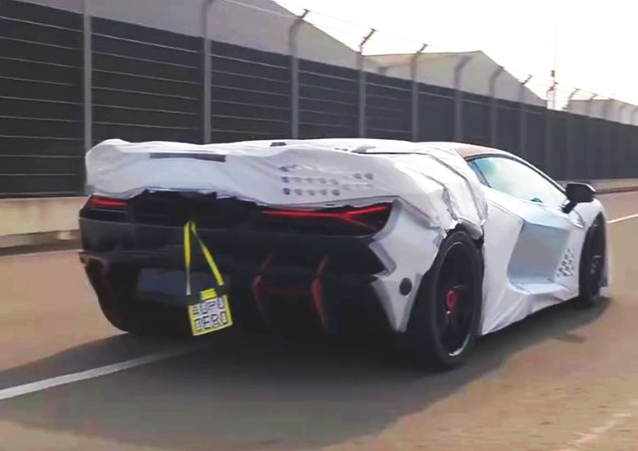 Lamborghini Revuelto SV-pre-production-1