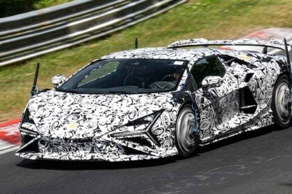 Lamborghini Revuelto SV spy shot-1
