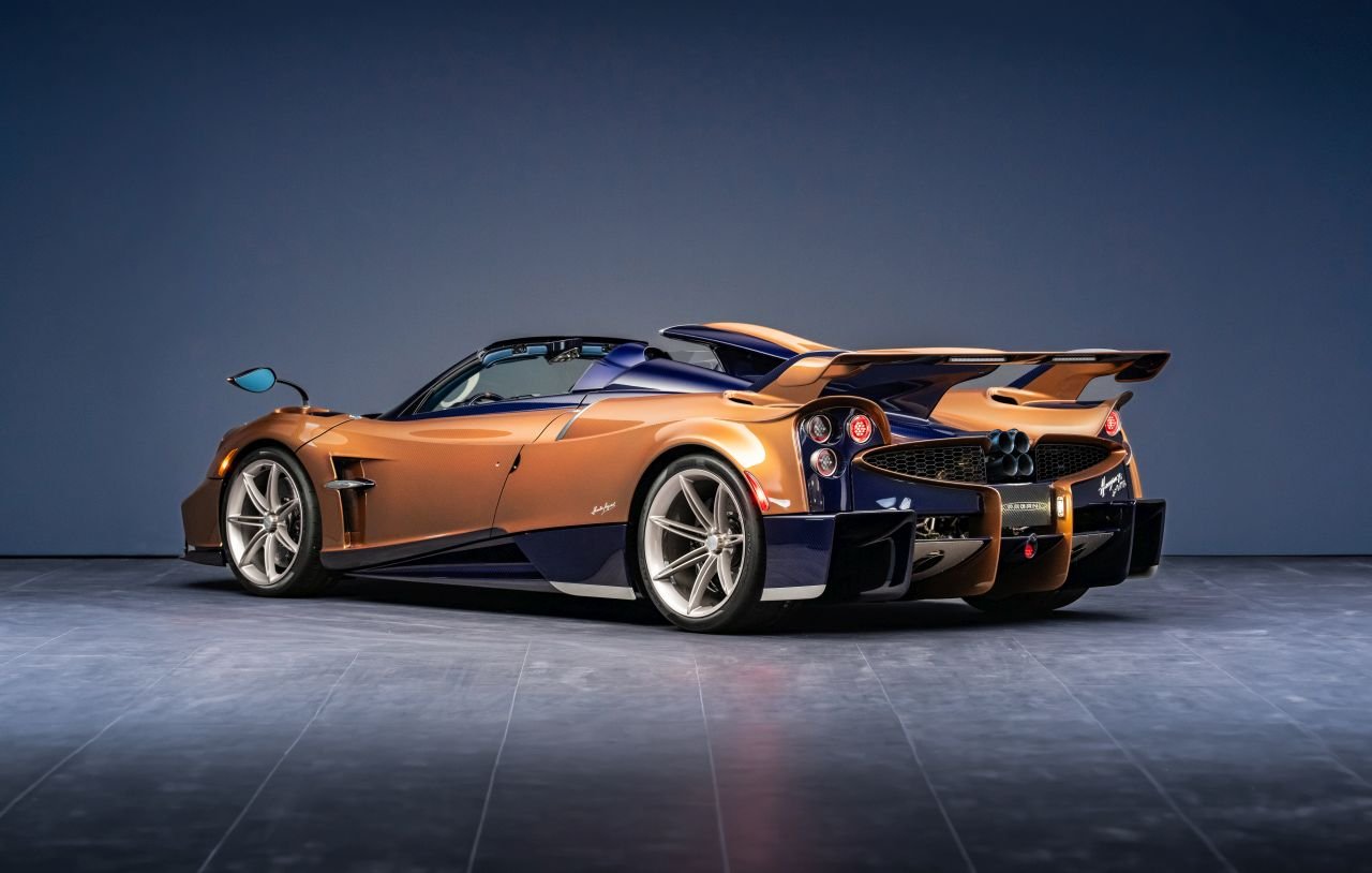 Pagani-Huayra-70-Derecho-2