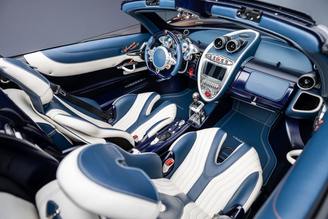 Pagani-Huayra-70-Derecho-4