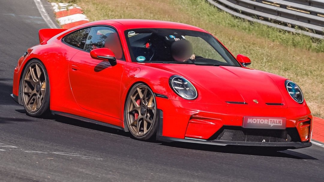 Porsche 911 GT3 (992.2) with a ducktail spoiler spy shot (1)