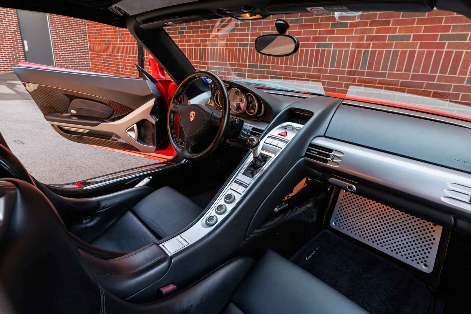 Porsche-Carrera-GT-in-Ferrari-Red-for sale (2)