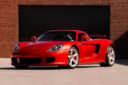 Porsche-Carrera-GT-in-Ferrari-Red-for sale (2)