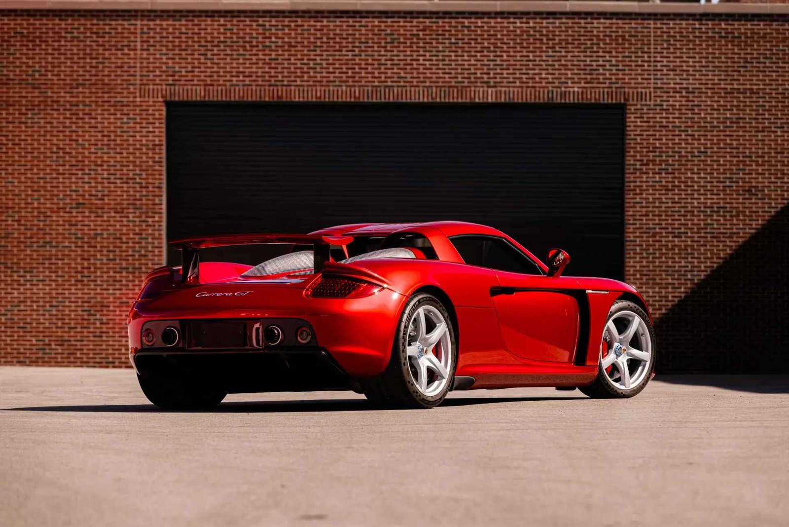 Porsche-Carrera-GT-in-Ferrari-Red-for sale (2)