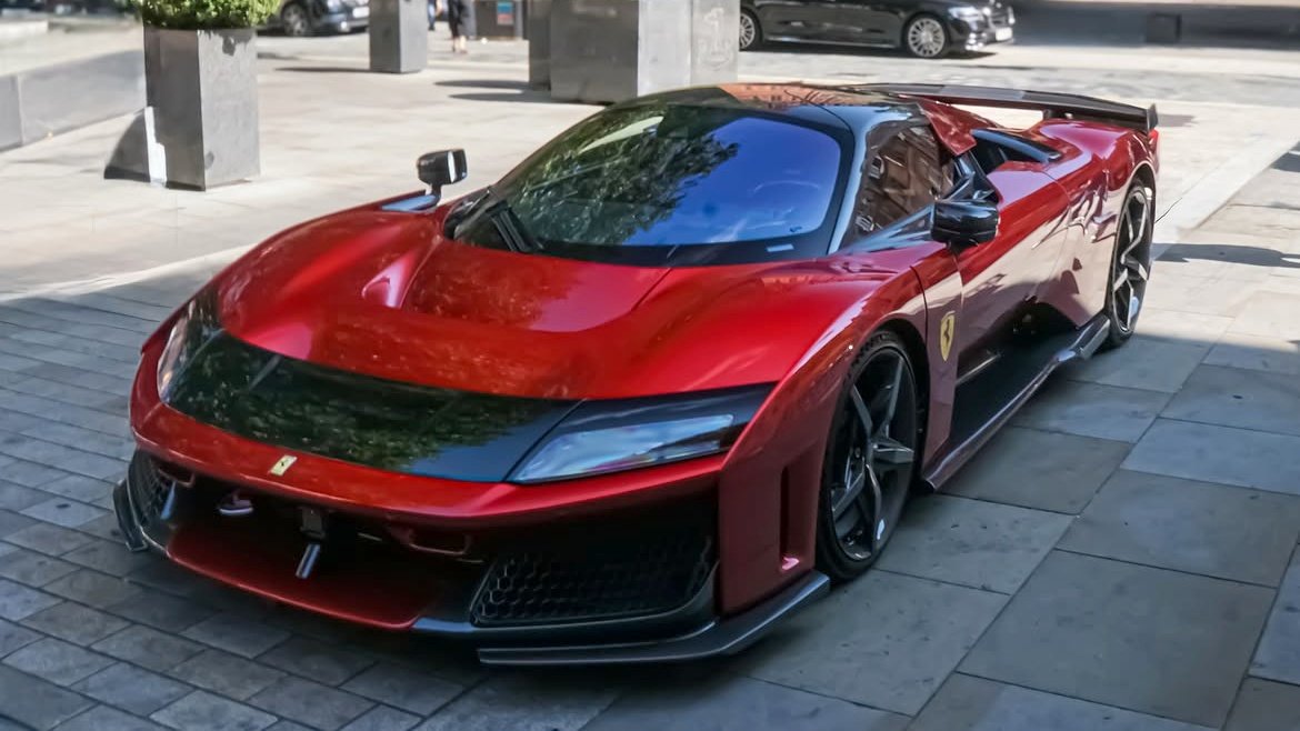first Ferrari F80 london (3)