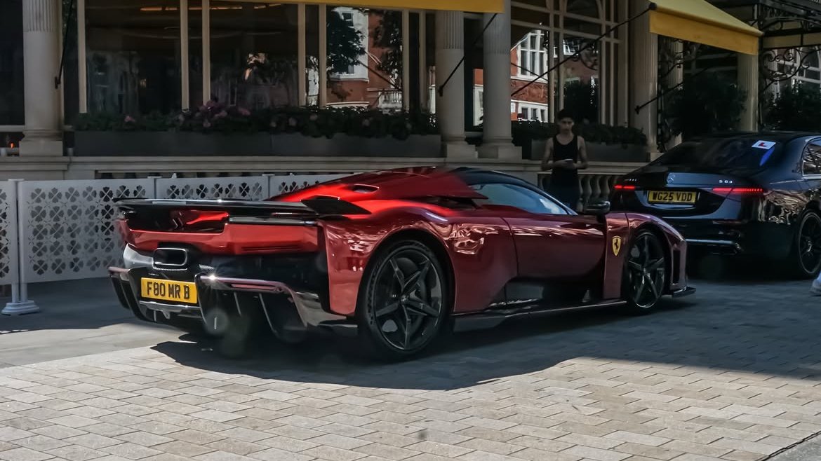first Ferrari F80 london (3)