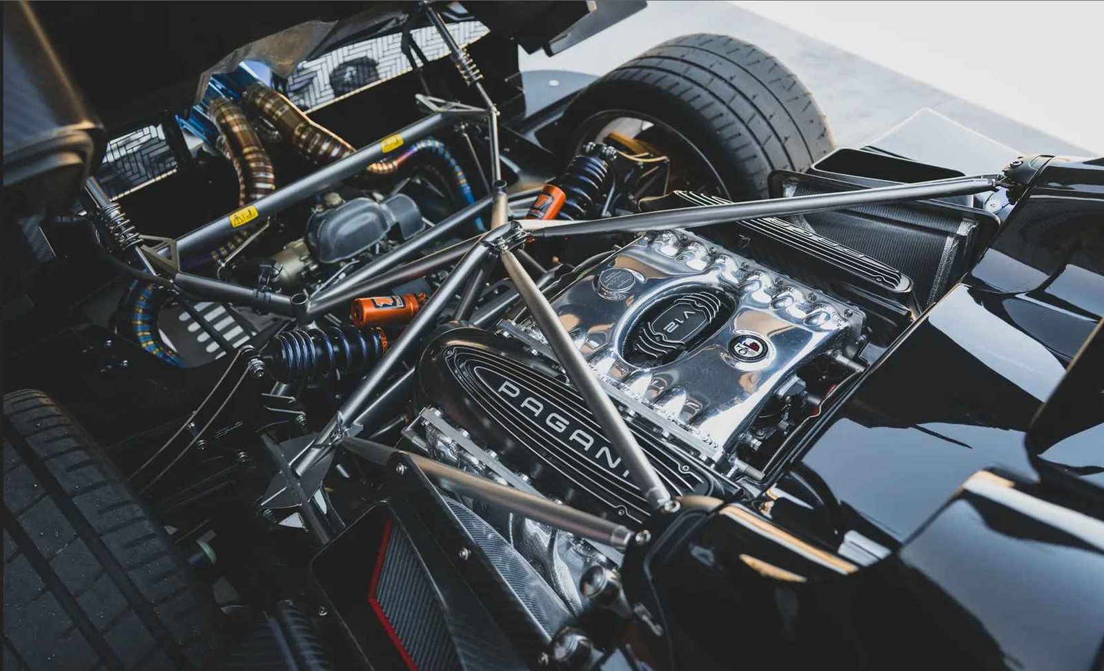 manual Pagani Huayra Roadster auction (3)