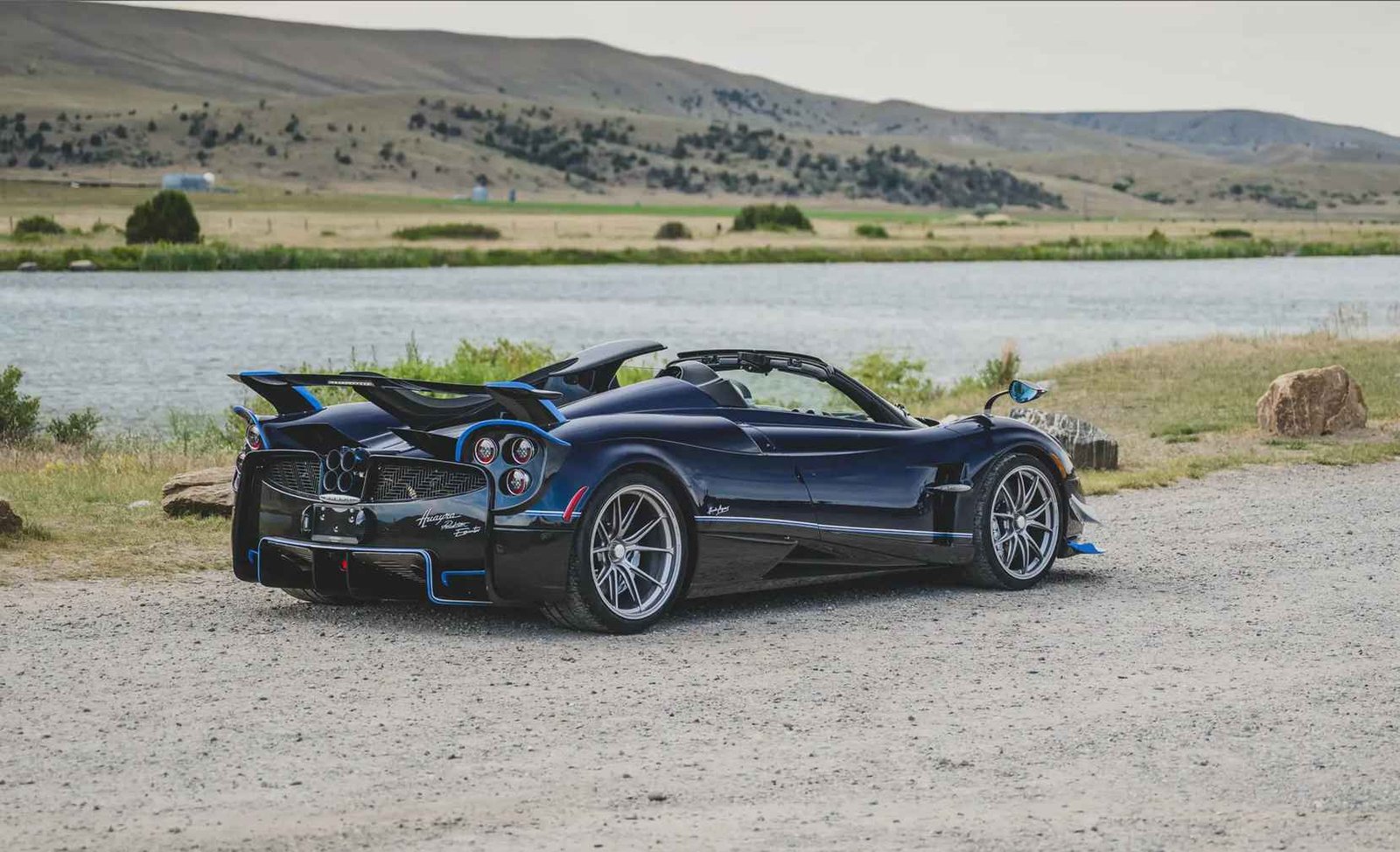 manual Pagani Huayra Roadster auction (3)