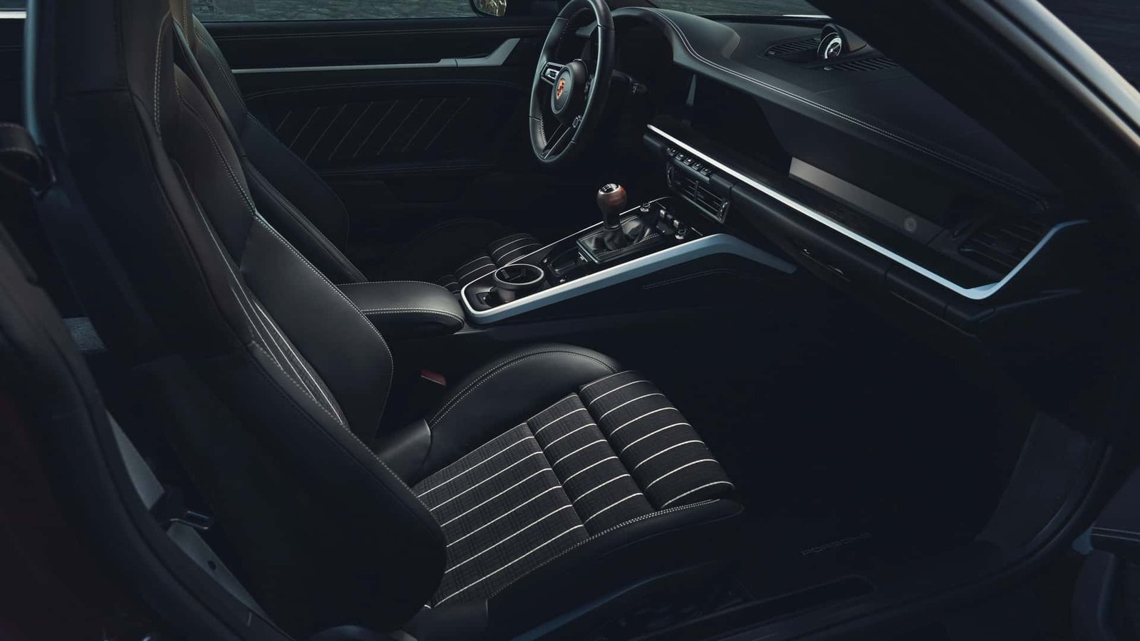 2027-porsche-911-carrera-s-manual (2)