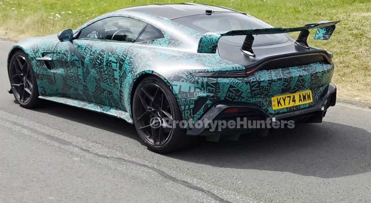 Aston Martin Vantage RS spy shots-2