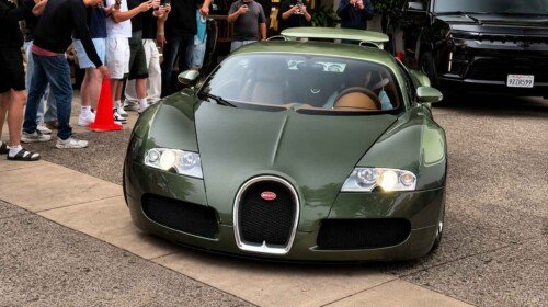 Bugatti design boss spotted firing up his bespoke Veyron (1)