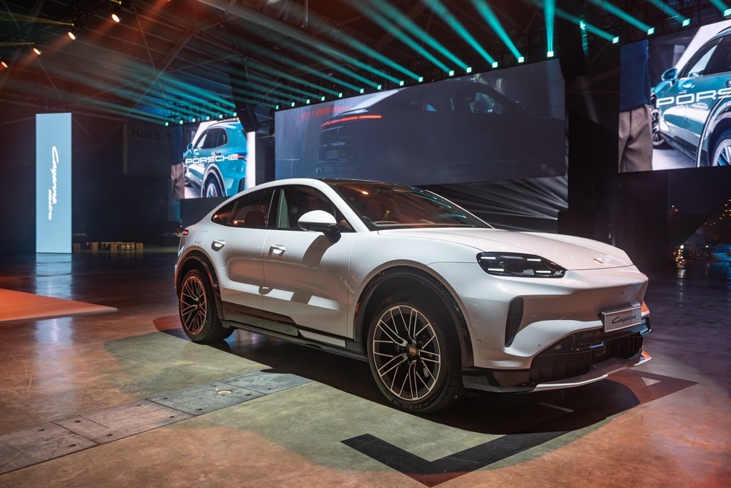 Porsche Cayenne electric singapore (4)