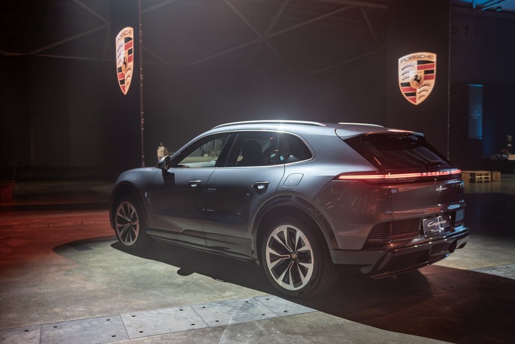 Porsche Cayenne electric singapore (4)