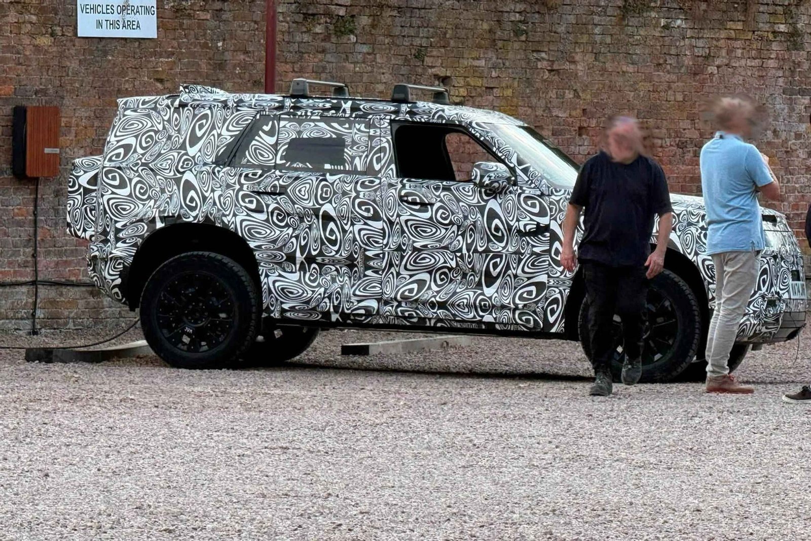electric Land Rover Defender (4)