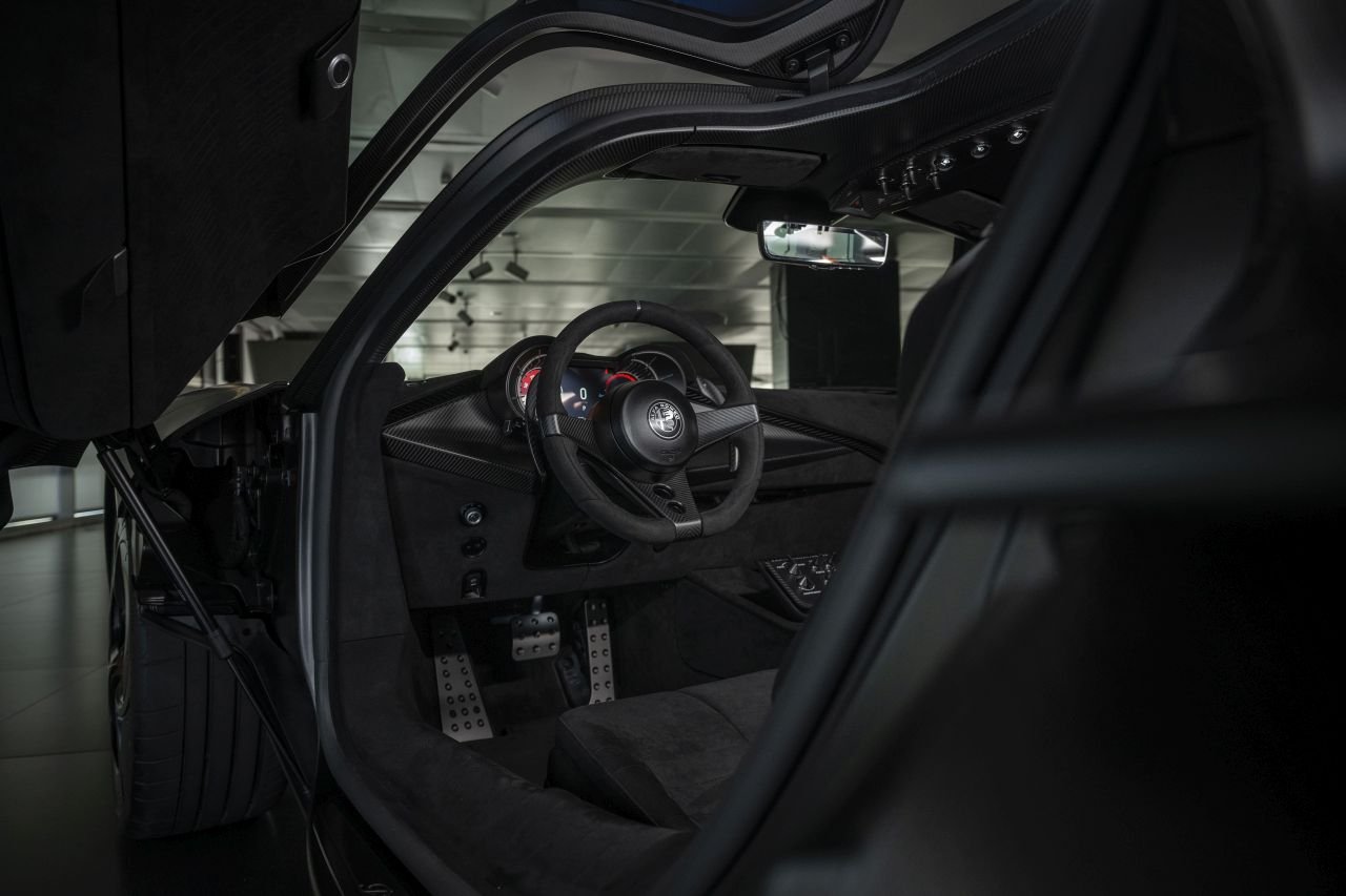 Alfa Romeo 33 Stradale Perla Nera-1