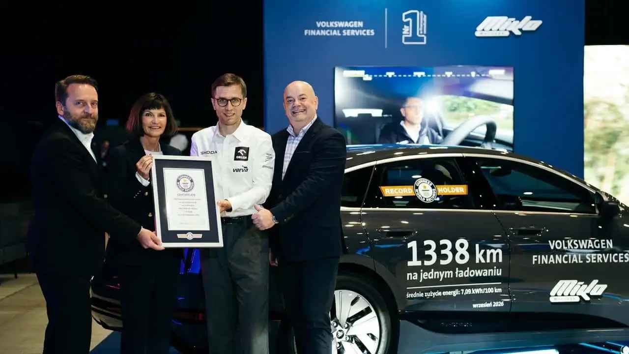 Audi A6 Sportback E-Tron Guinness World Record (4)