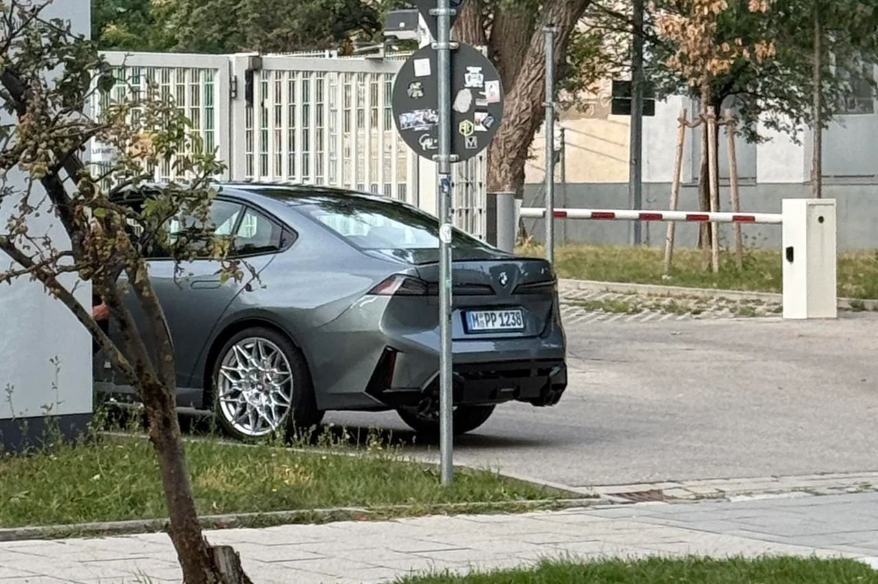 BMW 3 Series-2