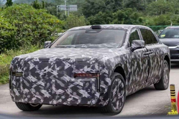 BYD-Rolls-Royce-like luxury sedan-spy shots (4)