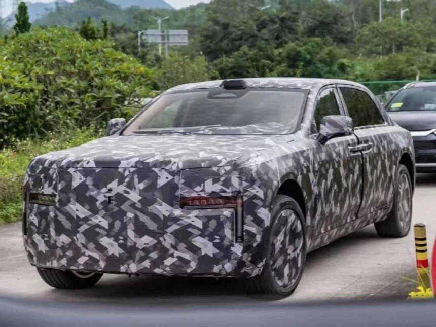 BYD-Rolls-Royce-like luxury sedan-spy shots (4)