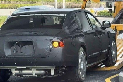 BYD-Yangwang-Rolls-Royce-like luxury sedan-spy shot (3)