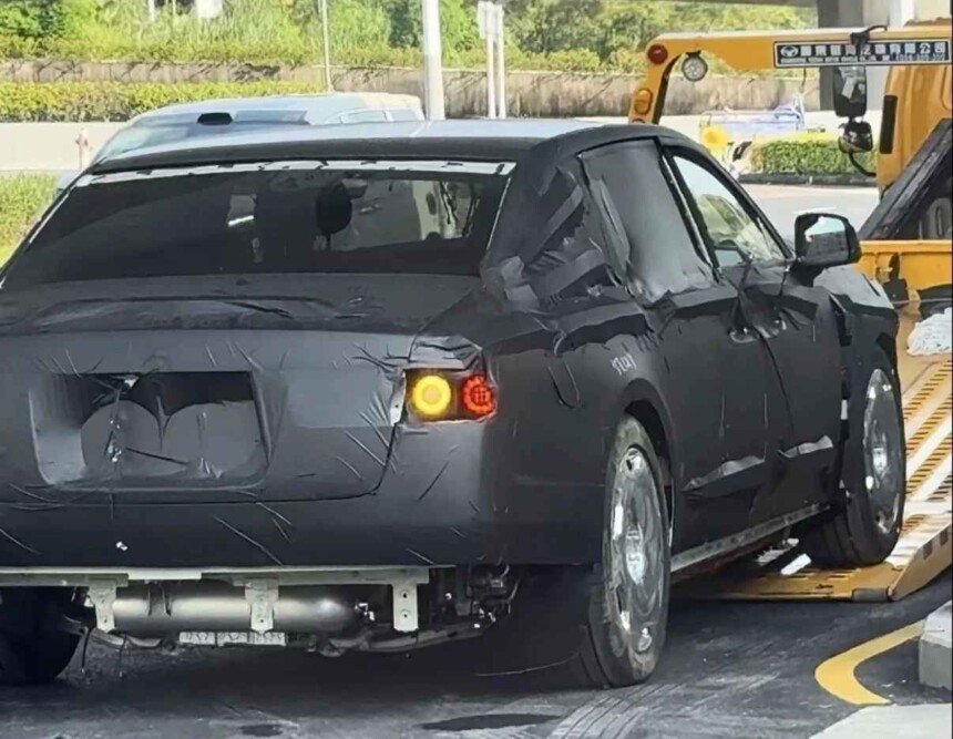 BYD-Yangwang-Rolls-Royce-like luxury sedan-spy shot (3)