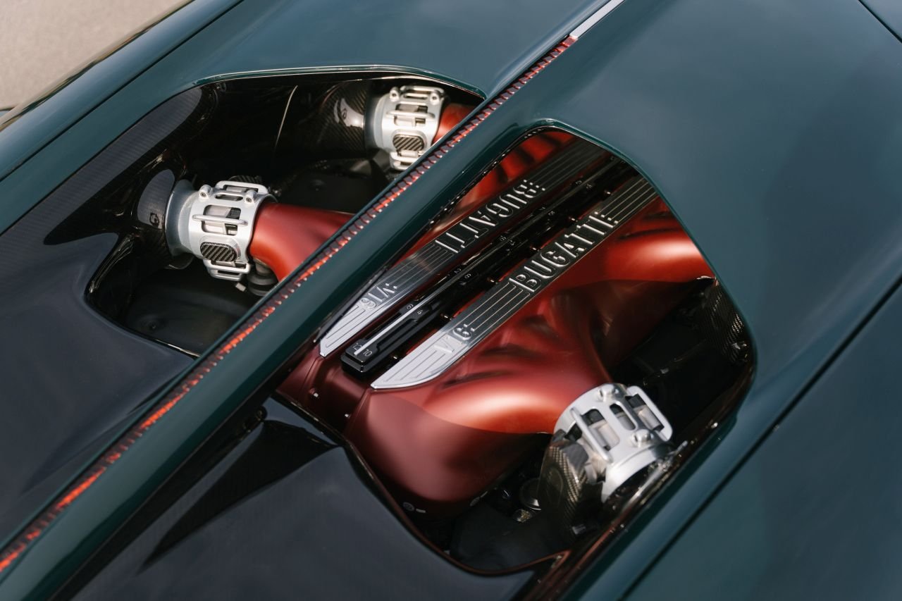 Bugatti Tourbillon V16 sound-2