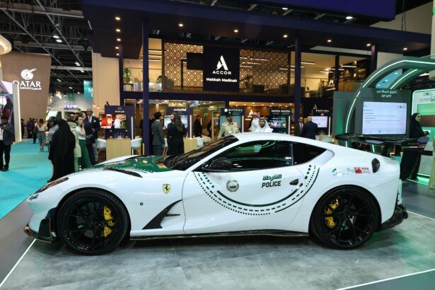 Dubai Police-Mansory Ferrari 812 (1)