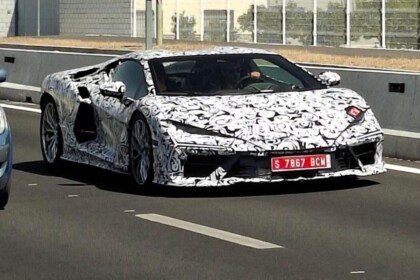 Lamborghini Revuelto Mk2 spy image-1