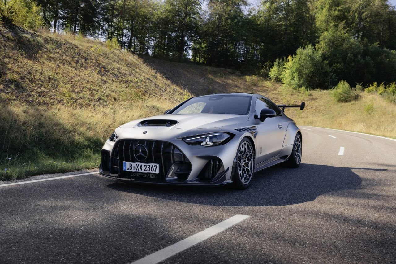 Mercedes-AMG CLE 646 Spezialanfertigung: puristisches Hochleistungs-Coupé für maximale FahrdynamikMercedes-AMG CLE 646 Spezialanfertigung: Purist High-Performance Coupé for Maximum Driving Dynamics